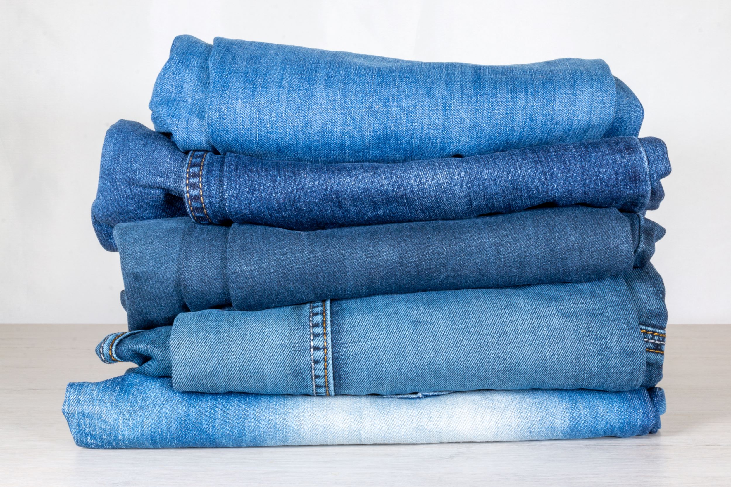 Jeans Shutterstock 1939221682